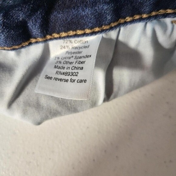 SO Distressed Denim Shorts Dark Wash Ripped Frayed Hem Juniors Size 9 - Picture 7 of 8